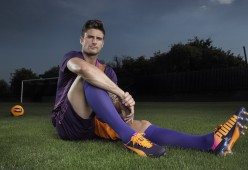 乐鱼体育app-1-0！李霄鹏命真硬！海牛上岸亚泰降级，邓卓翔早早撤下两大外援，李霄鹏冲进球场视频